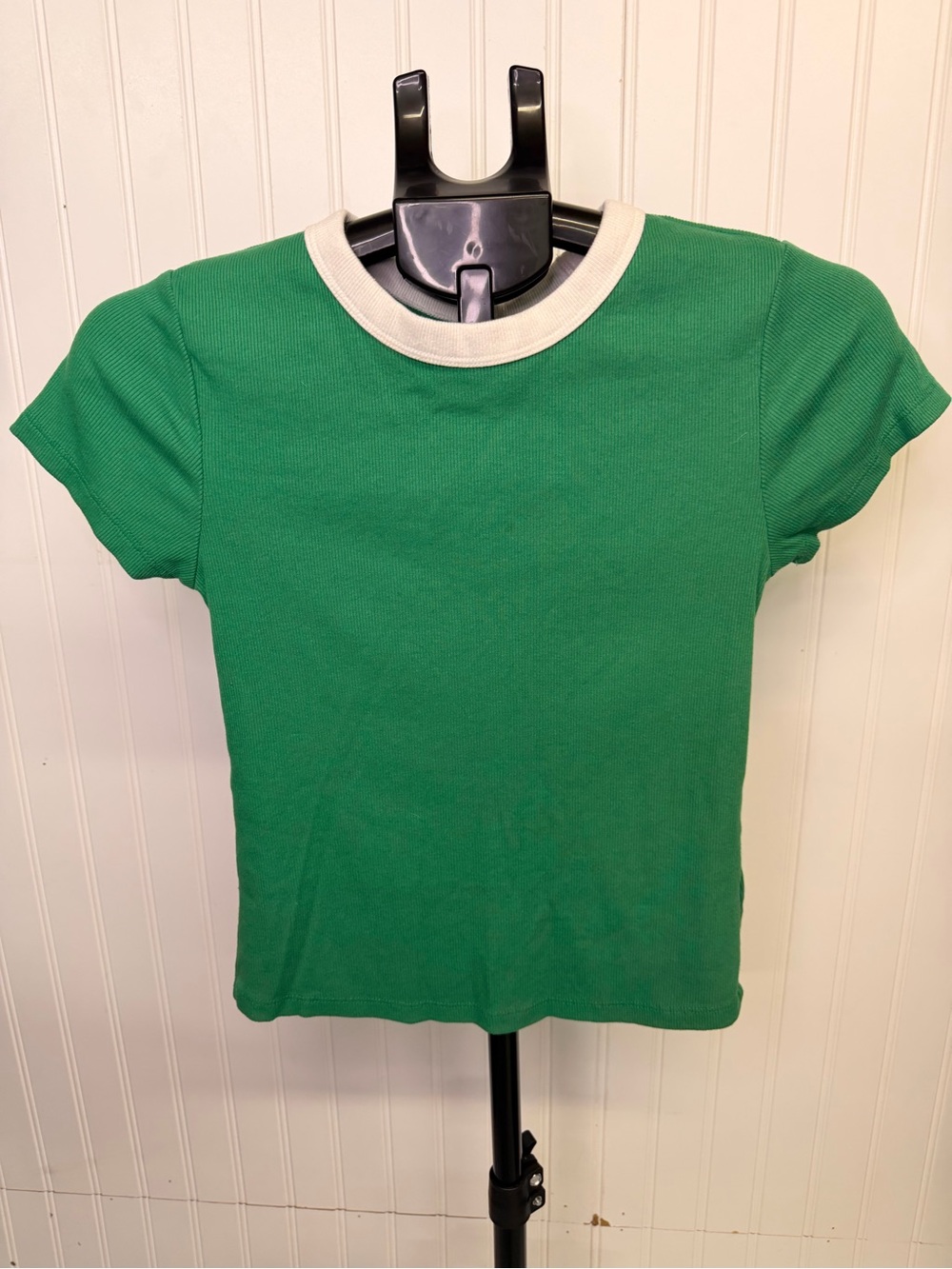 Old Navy Green Short Sleeve Tee with Cream Contrast Collar